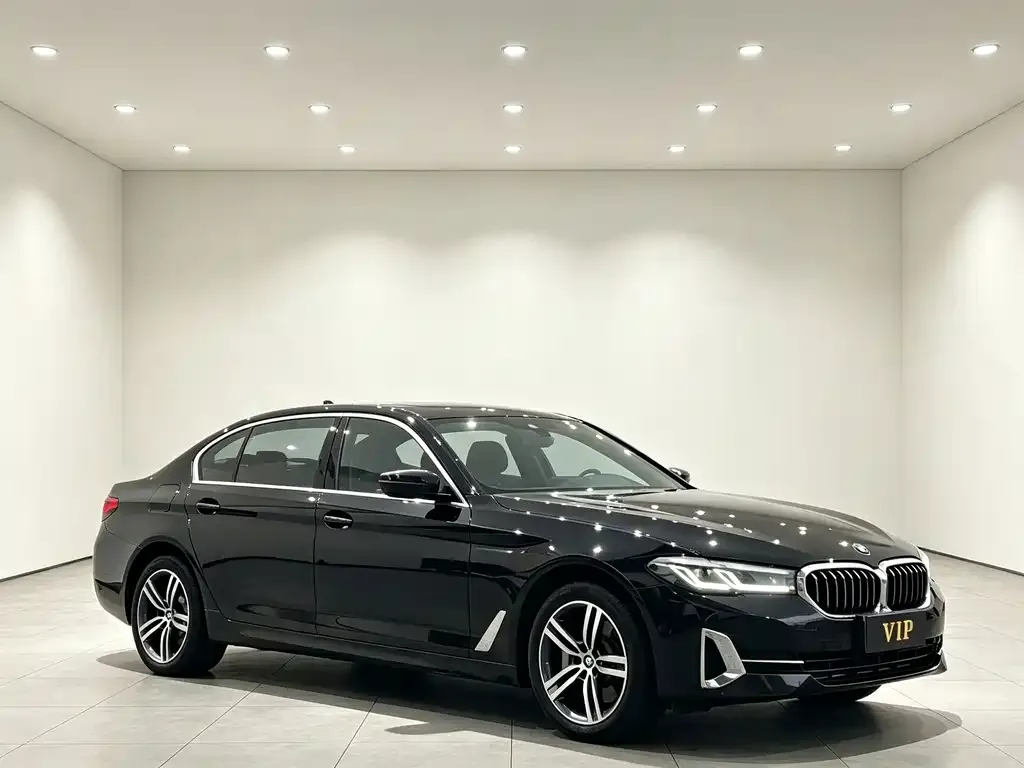 BMW 5 Series — фото 1