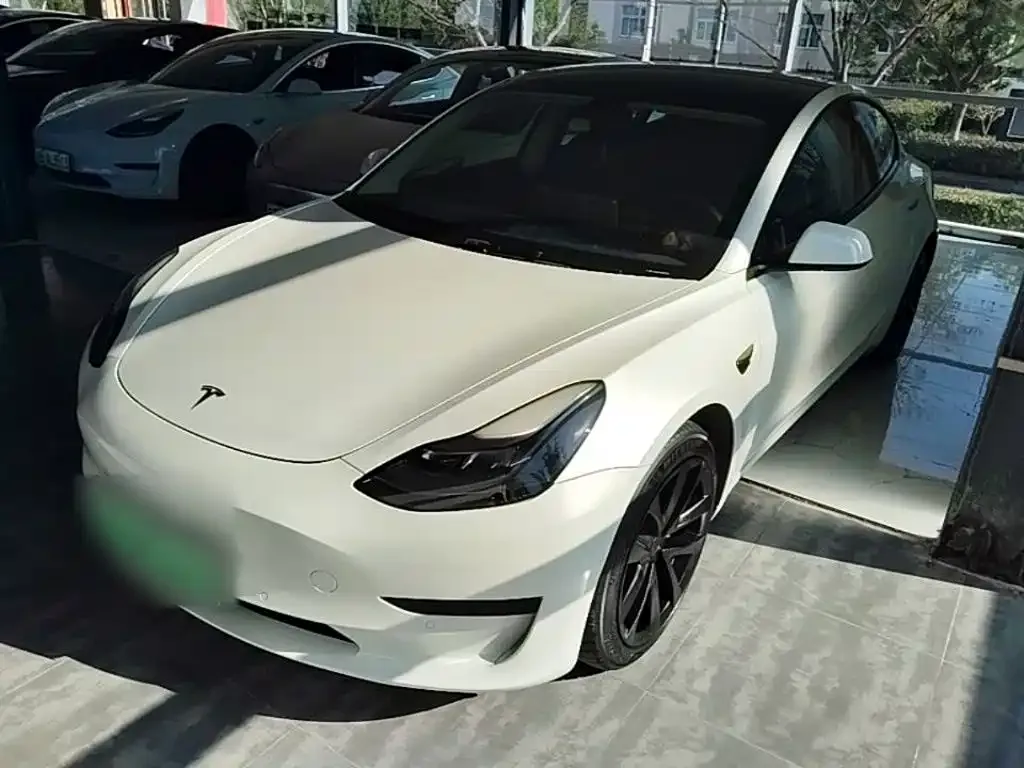 Tesla Model 3 — фото 1