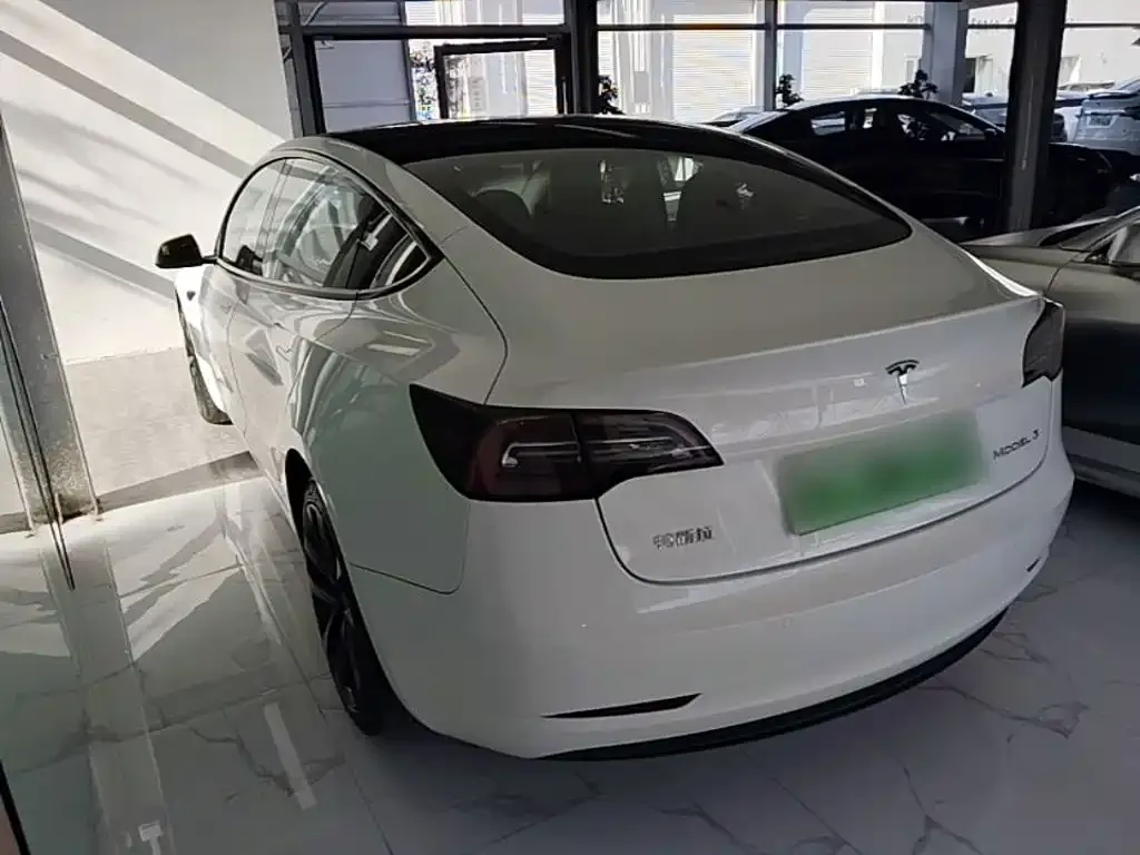 Tesla Model 3 — фото 9