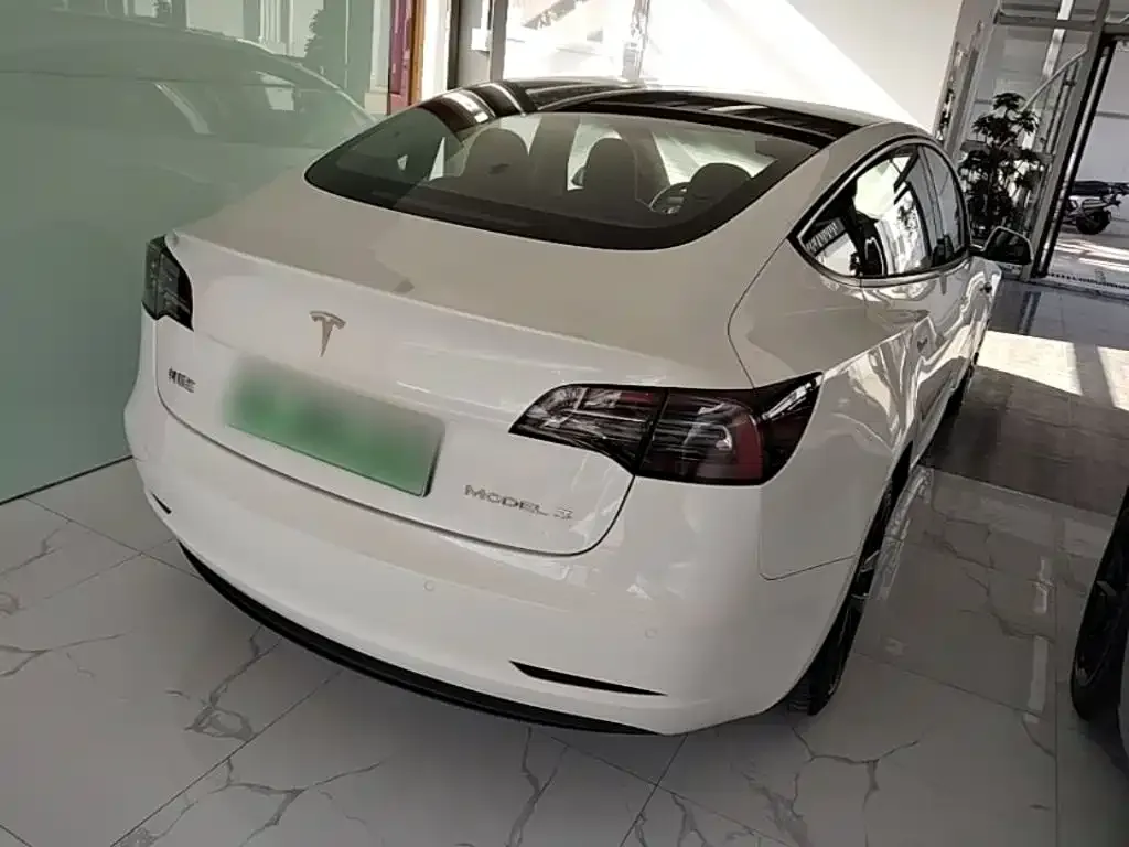 Tesla Model 3 — фото 5