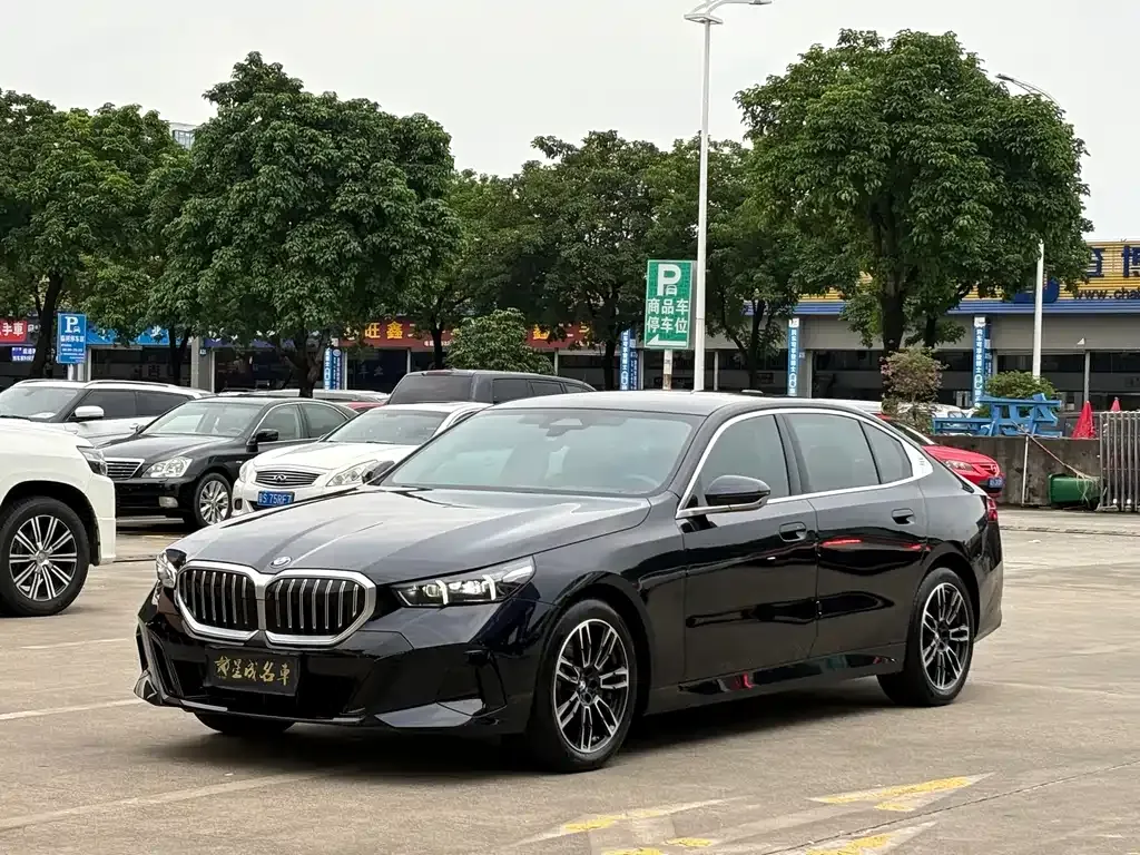 BMW 5 Series — фото 1