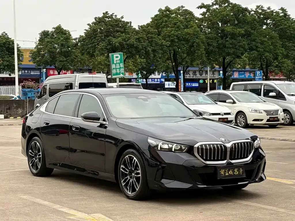 BMW 5 Series — фото 10
