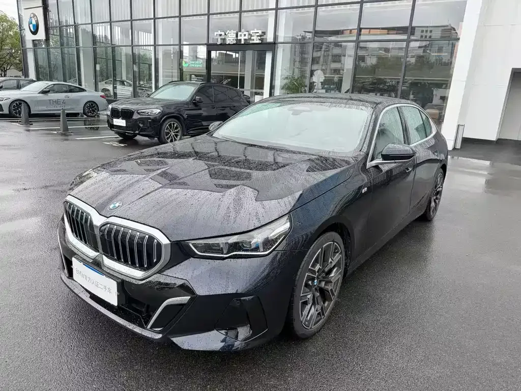 BMW 5 Series — фото 1