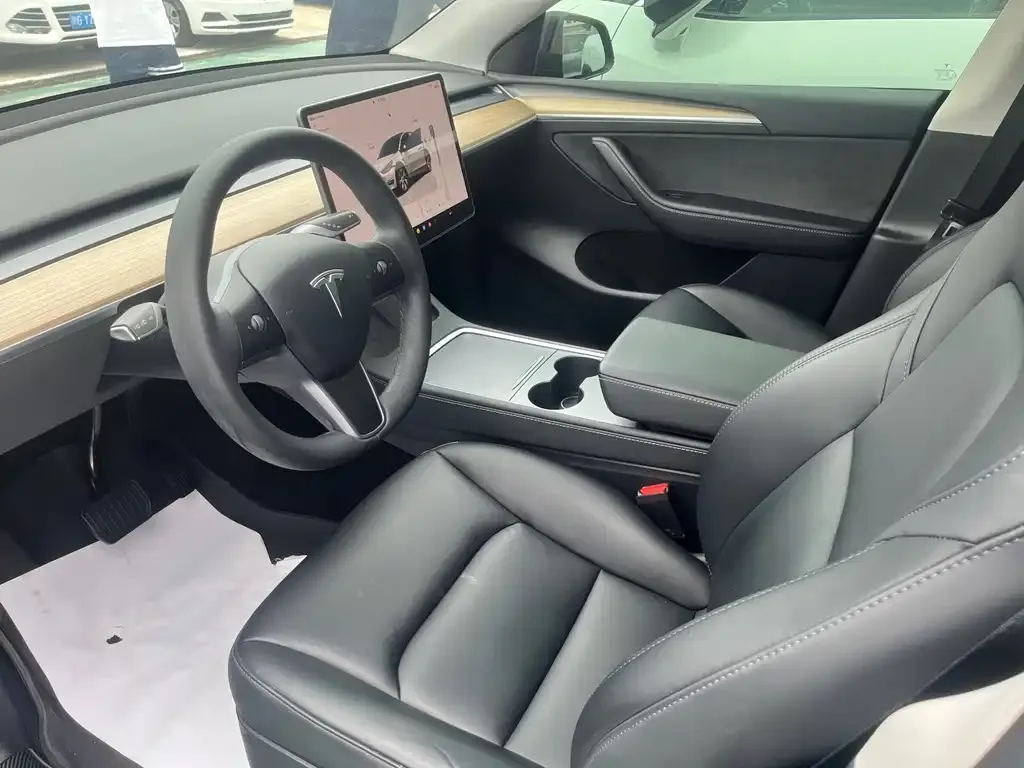 Tesla Model Y — фото 4