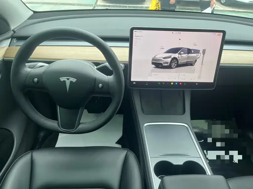 Tesla Model Y — фото 3