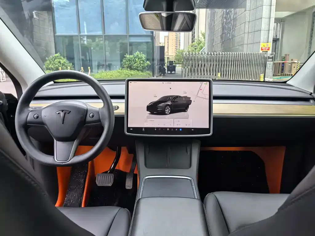 Tesla Model Y — фото 2