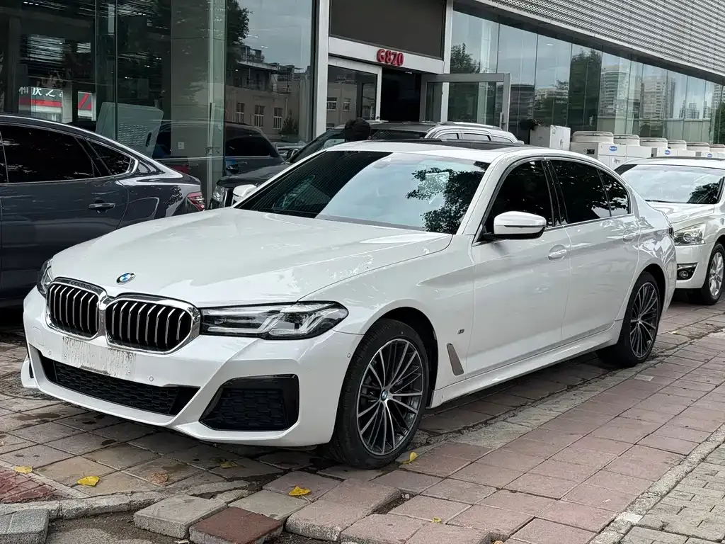 BMW 5 Series — фото 1