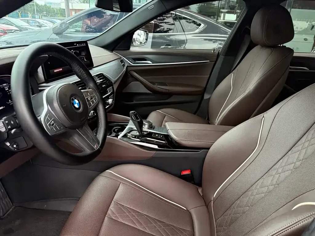 BMW 5 Series — фото 10