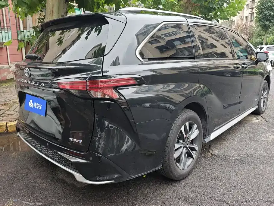 Toyota Granvia — фото 10