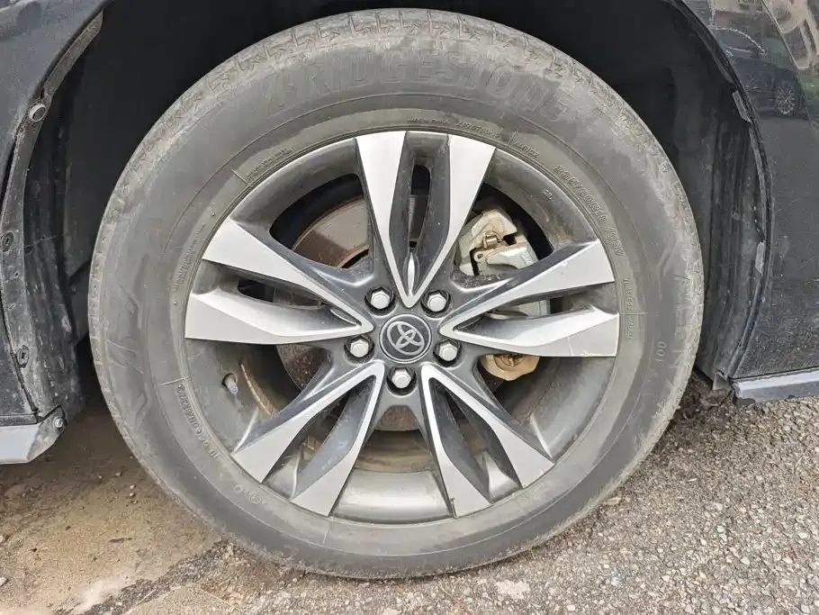 Toyota Granvia — фото 8