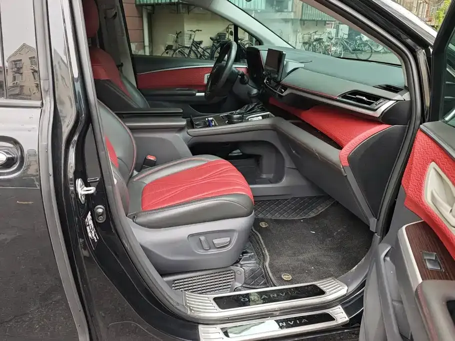 Toyota Granvia — фото 5