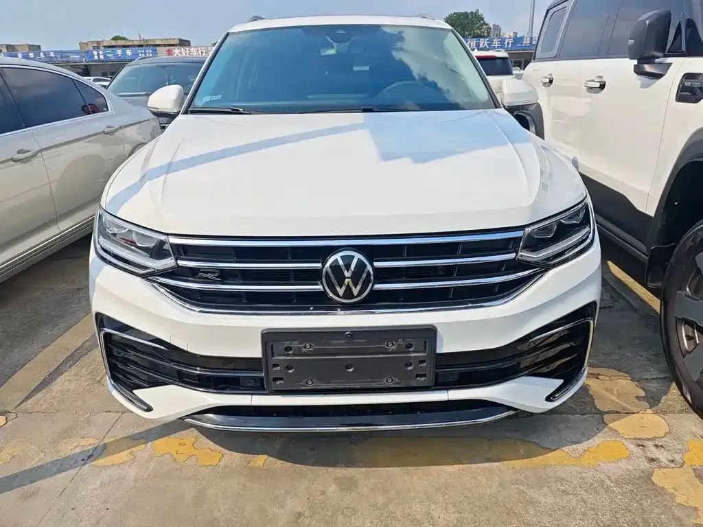 Volkswagen Tiguan L — фото 9