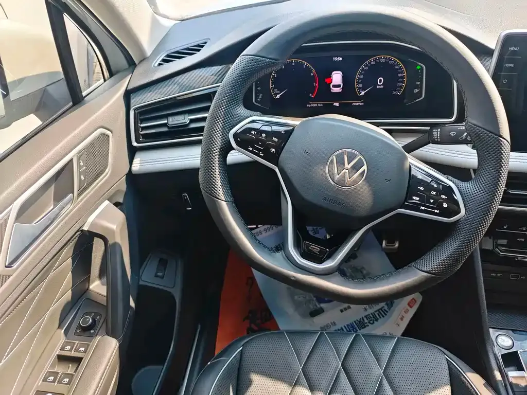 Volkswagen Tiguan L — фото 6