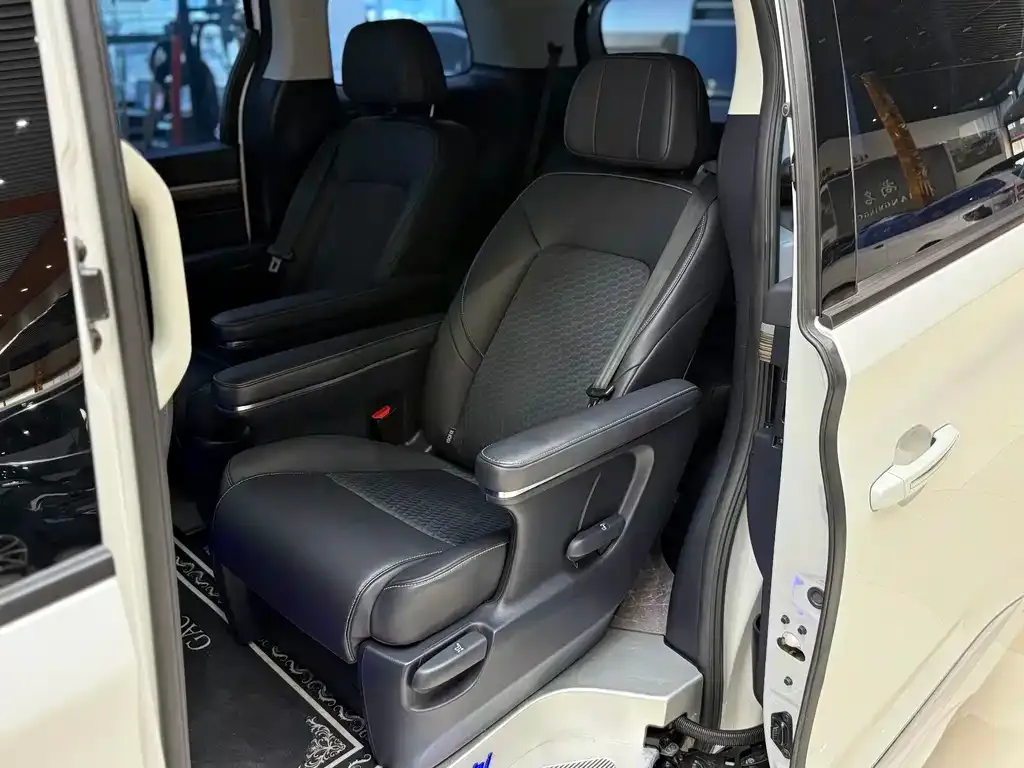 GAC Motor Trumpchi M8 — фото 2