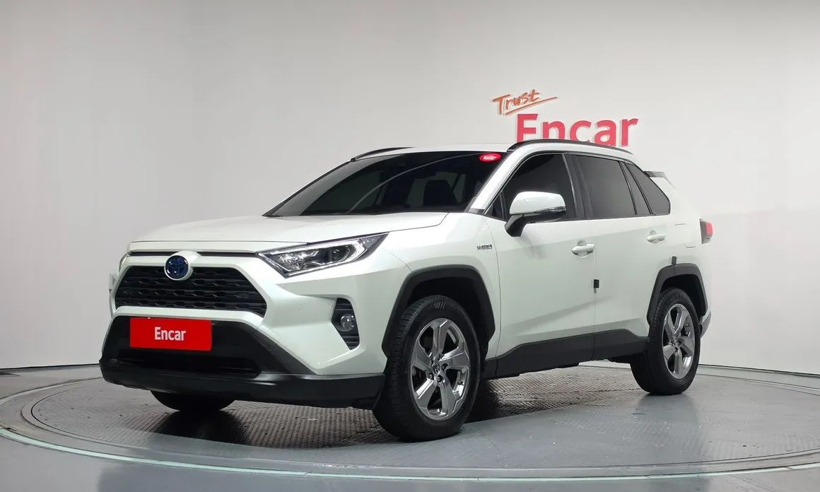 Toyota RAV4 — фото 1
