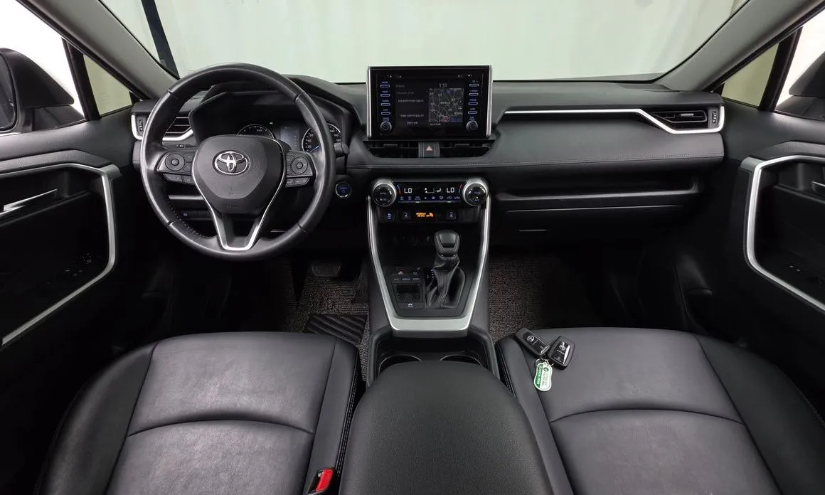 Toyota RAV4 — фото 8