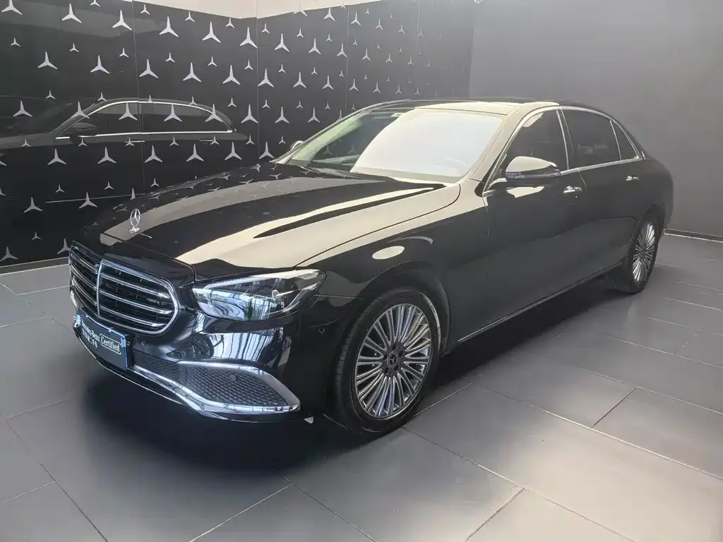Mercedes-Benz E-Class — фото 1