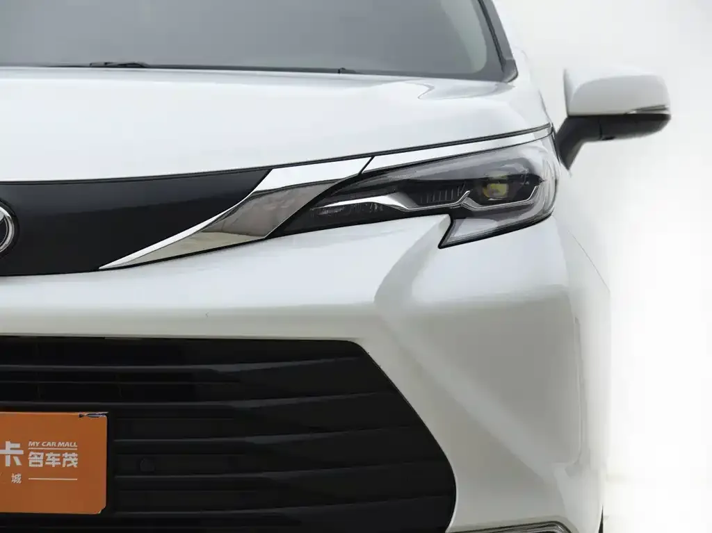 Toyota Sienna — фото 5
