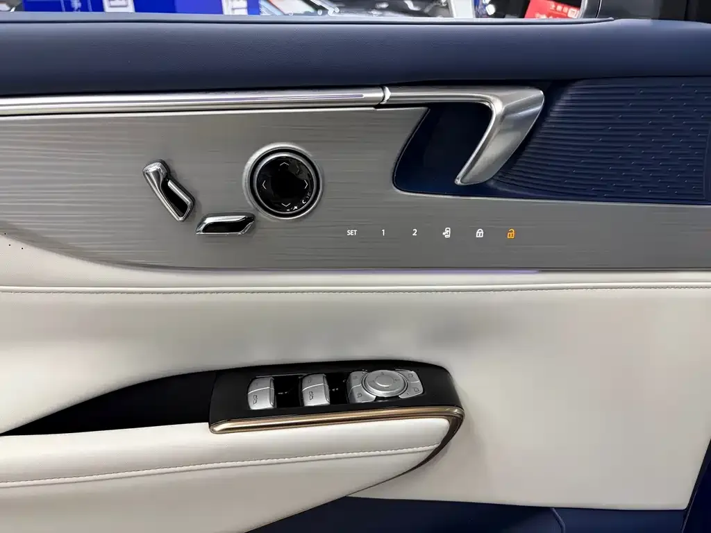 Buick GL8 Hybrid — фото 2