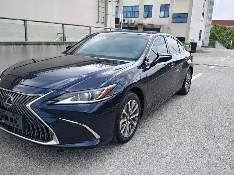 Lexus ES — фото 1