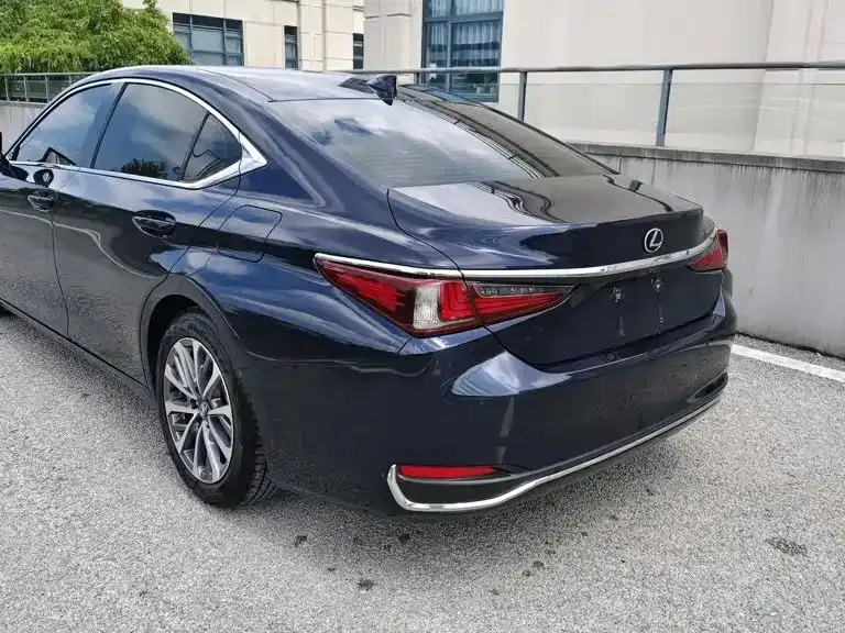 Lexus ES — фото 9