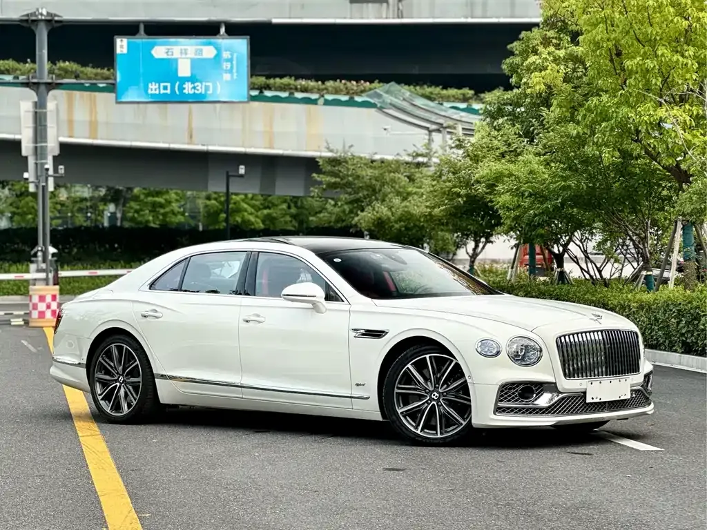 Bentley Flying Spur PHEV — фото 7