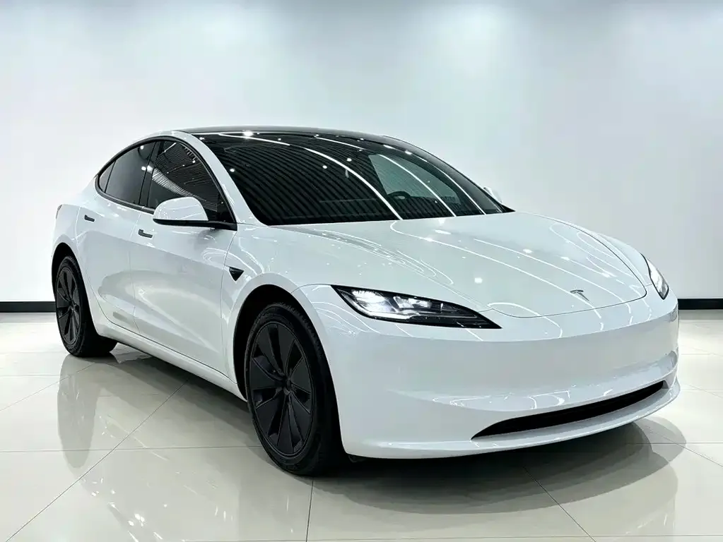 Tesla Model 3 — фото 1