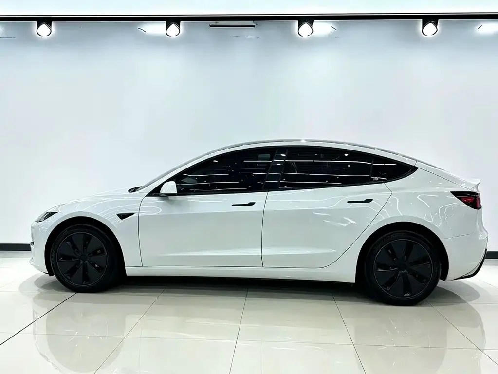 Tesla Model 3 — фото 3