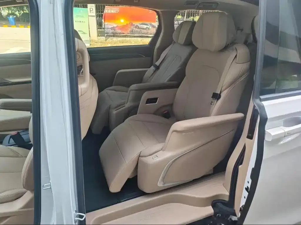 Buick GL8 Hybrid — фото 2