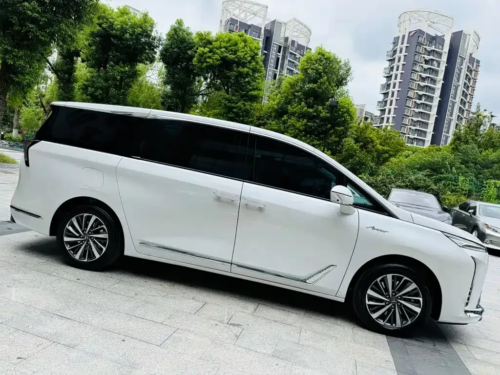 Buick GL8 Hybrid — фото 5