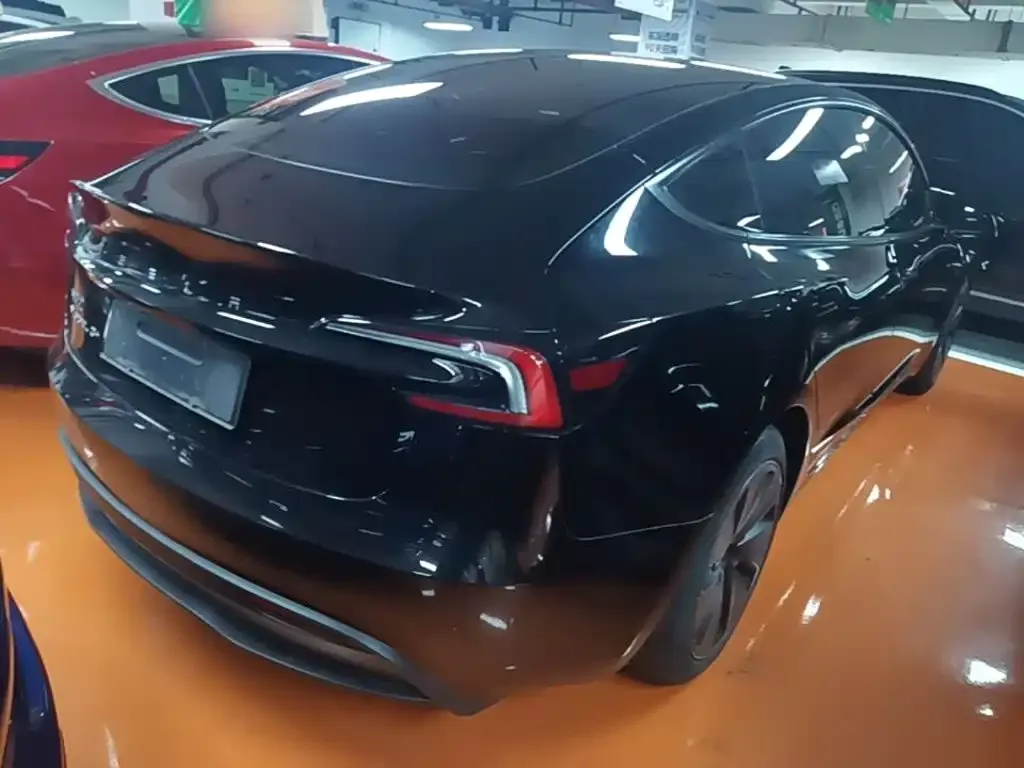 Tesla Model 3 — фото 10