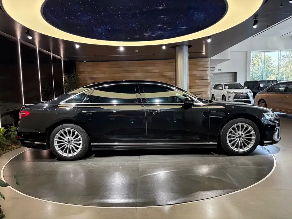 Audi A8 — фото 6