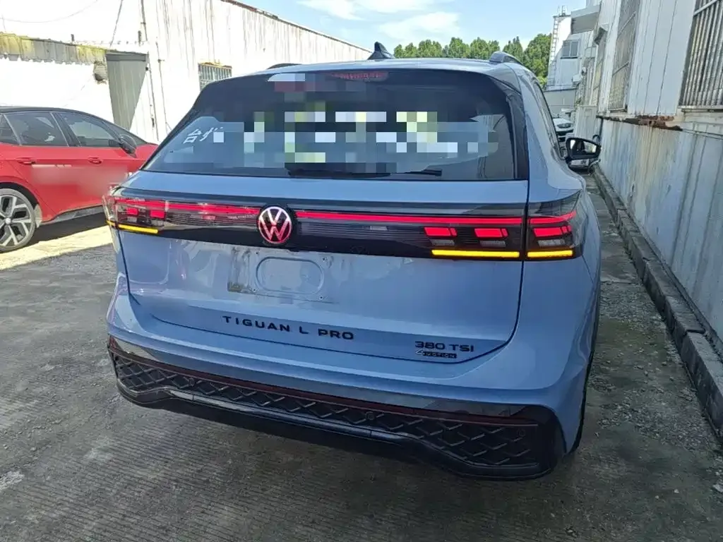 Volkswagen Tiguan L — фото 7