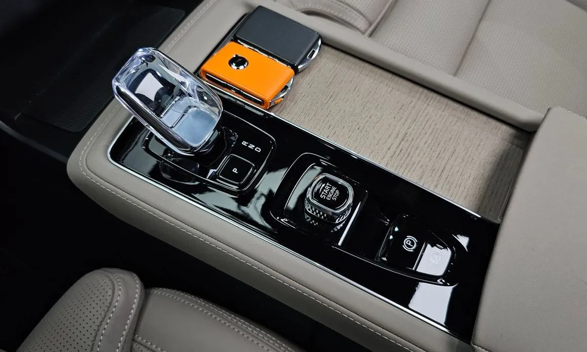 Volvo XC90 — фото 10