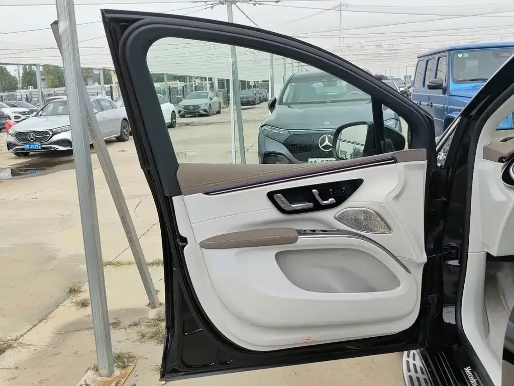 Mercedes-Benz EQS SUV — фото 7