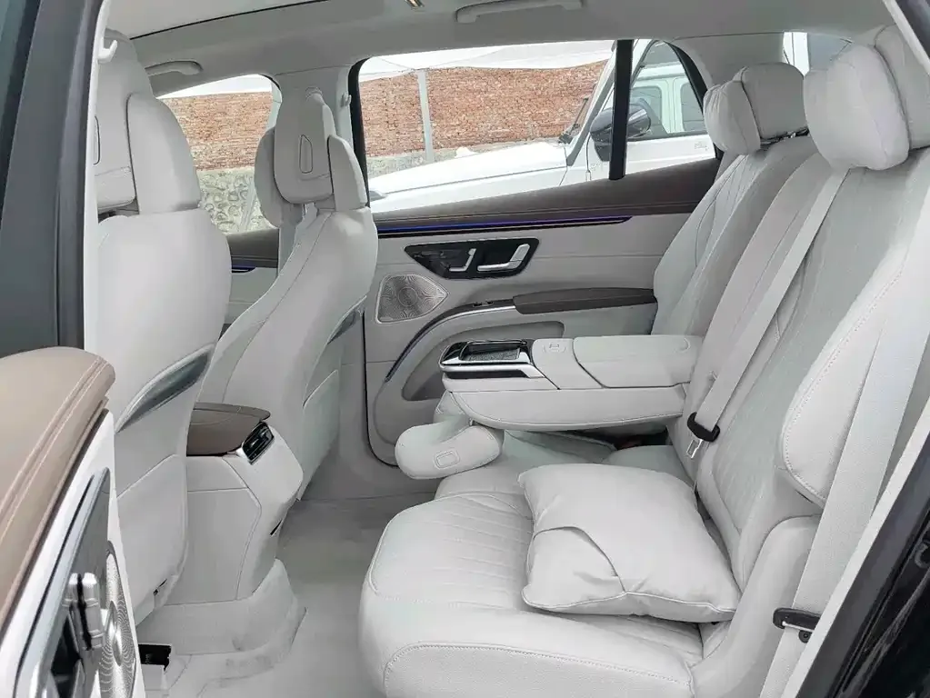Mercedes-Benz EQS SUV — фото 3