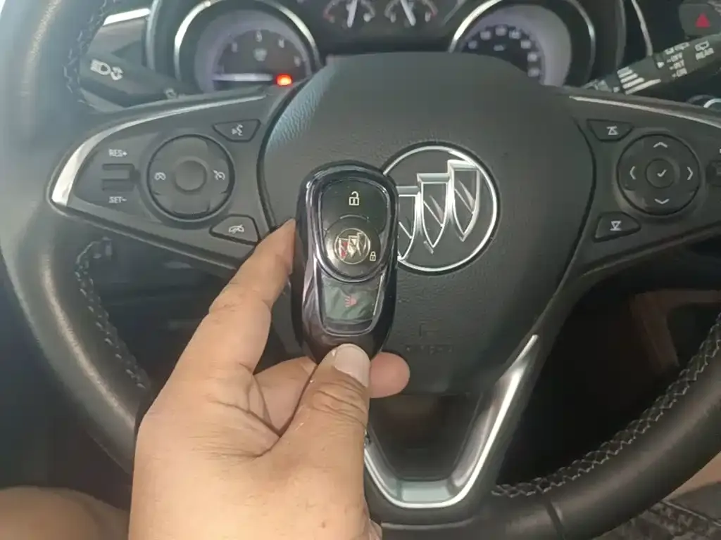 Buick Envision Plus — фото 9