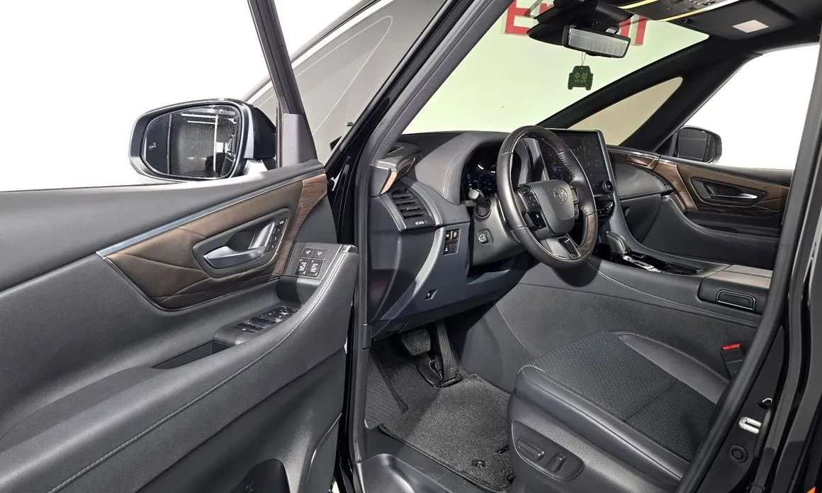 Toyota Alphard — фото 8