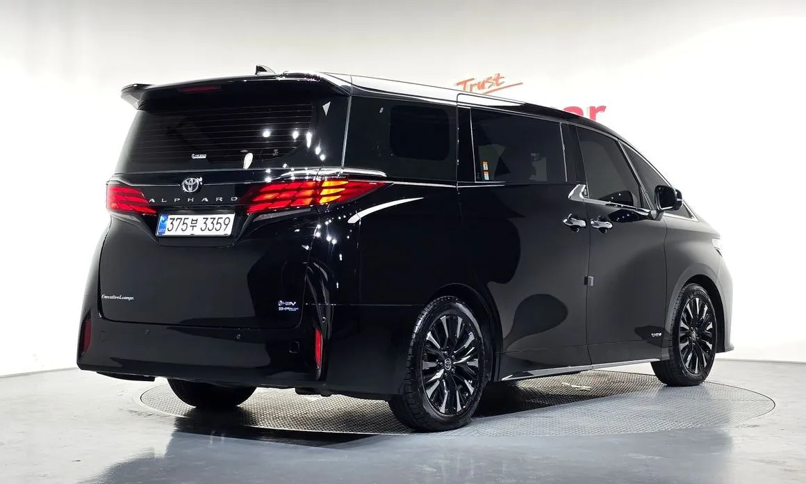 Toyota Alphard — фото 2