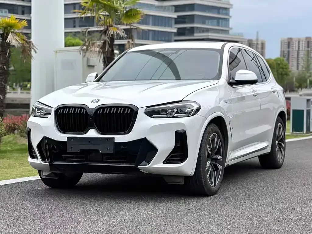 BMW iX3 — фото 1