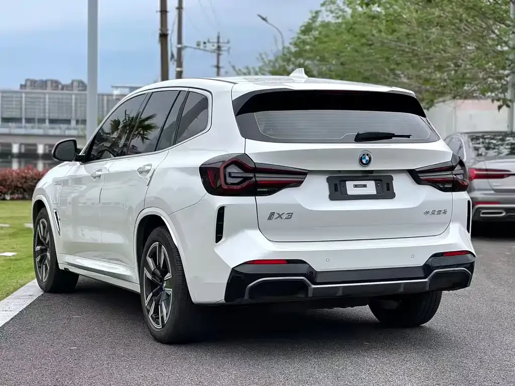 BMW iX3 — фото 2