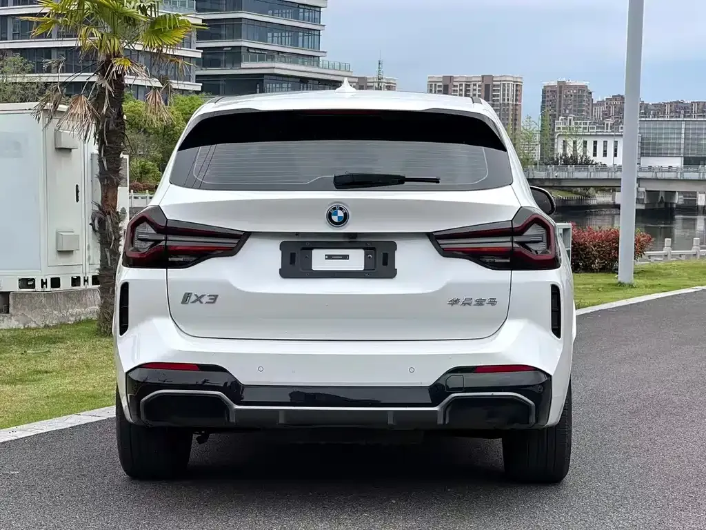 BMW iX3 — фото 7