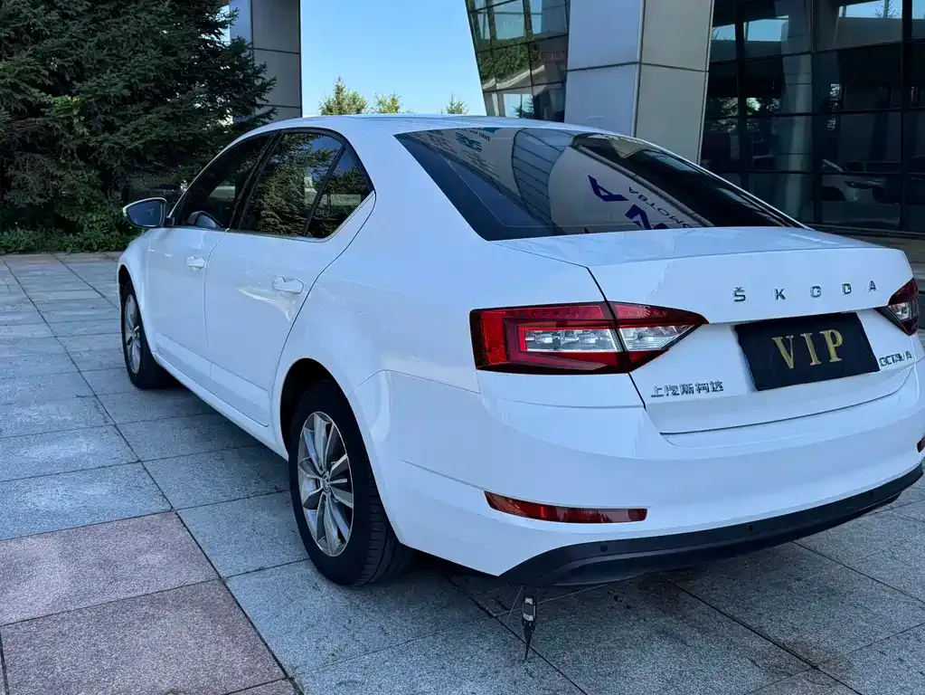 Skoda Octavia — фото 6