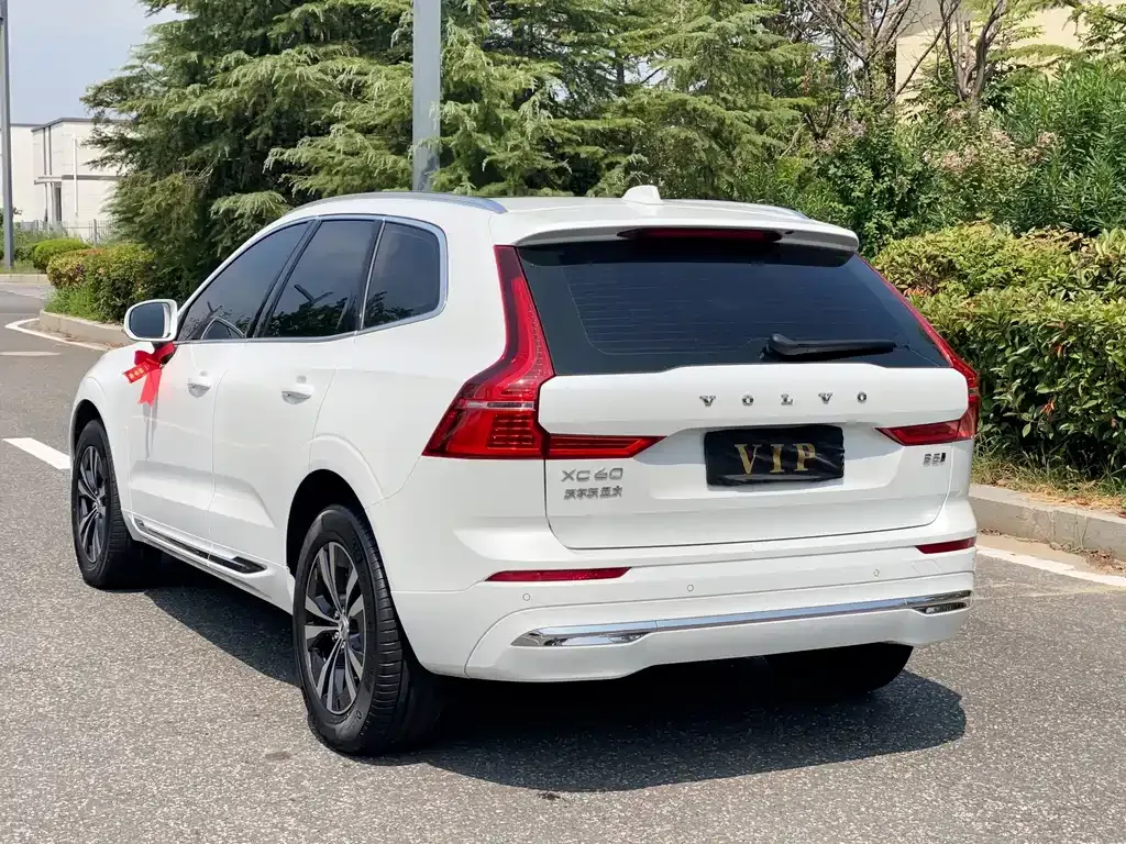 Volvo XC60 — фото 9
