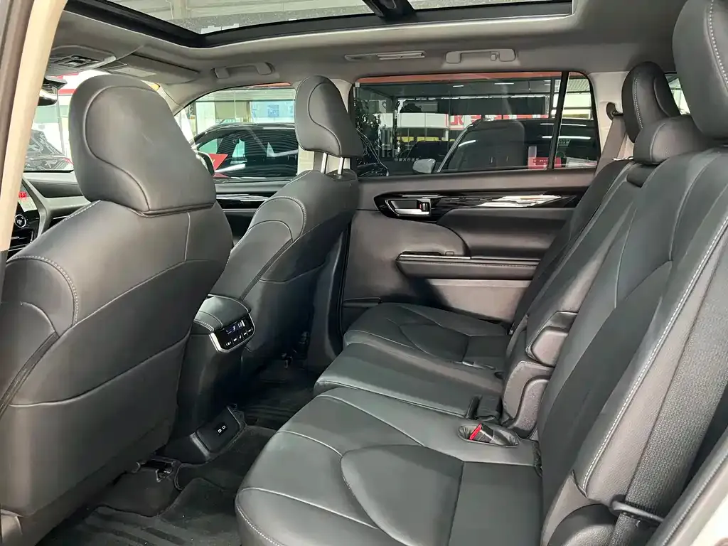 Toyota Highlander — фото 5