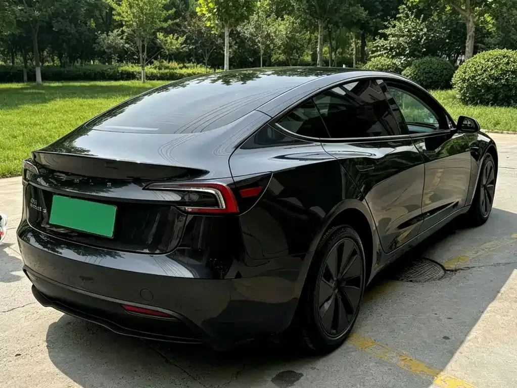 Tesla Model 3 — фото 5