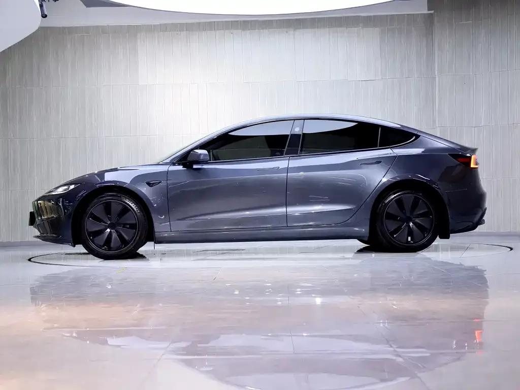 Tesla Model 3 — фото 3