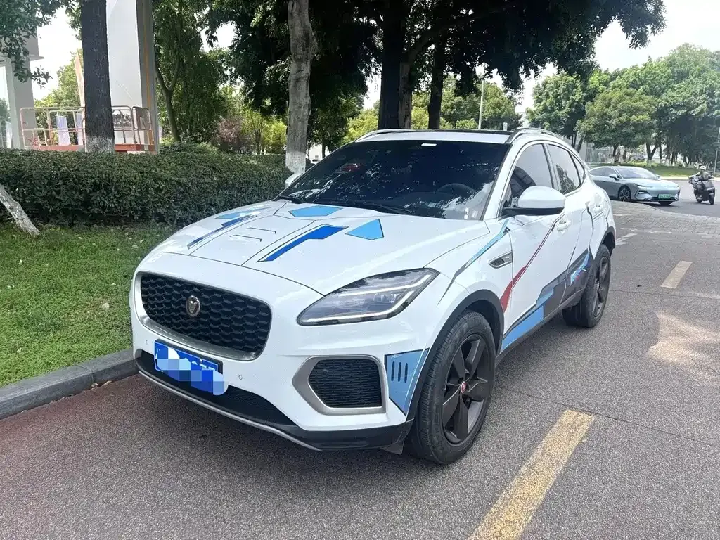 Jaguar E-PACE — фото 1