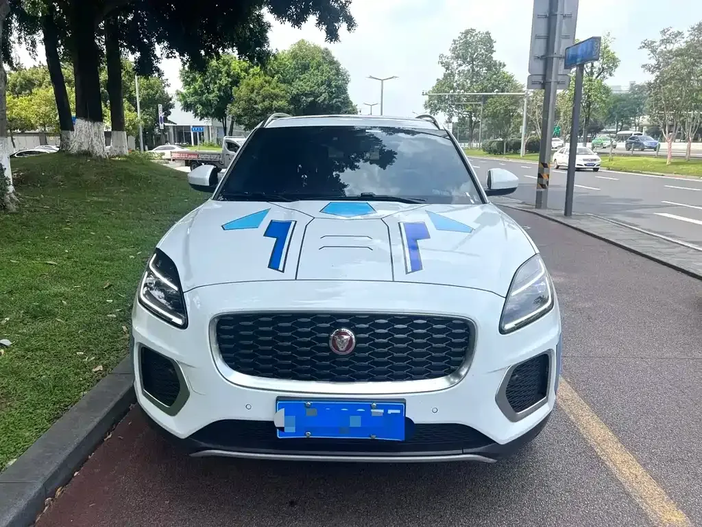 Jaguar E-PACE — фото 7