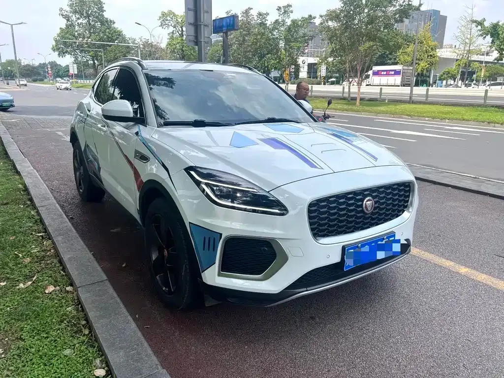 Jaguar E-PACE — фото 9